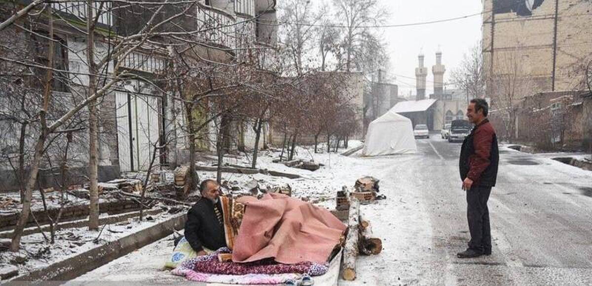 وضعیت دشوار زلزله زدگان خوی /مسمومیت بیش از ۱۰۰ نفر بر اثر گازگرفتگی در چادرهای اسکان اضطراری وضعیت دشوار زلزله زدگان خوی /مسمومیت بیش از ۱۰۰ نفر بر اثر گازگرفتگی در چادرهای اسکان اضطراری