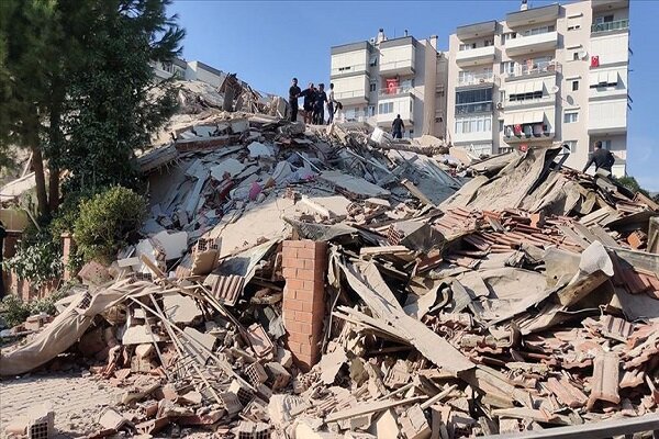 تلخ ترین قاب از یک پدر کنار جسد دخترش در زلزله + عکس تلخ ترین قاب از یک پدر کنار جسد دخترش در زلزله + عکس