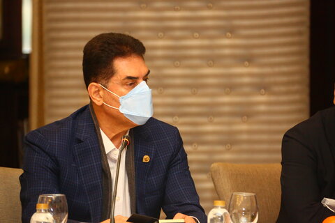 با قیمت گذاری دستوری، ریه های اقتصاد ایران در حال از بین رفتن است / تفاوت نرخ آزاد و نیمایی صادرات را زمین گیر می کند با قیمت گذاری دستوری، ریه های اقتصاد ایران در حال از بین رفتن است / تفاوت نرخ آزاد و نیمایی صادرات را زمین گیر می کند
