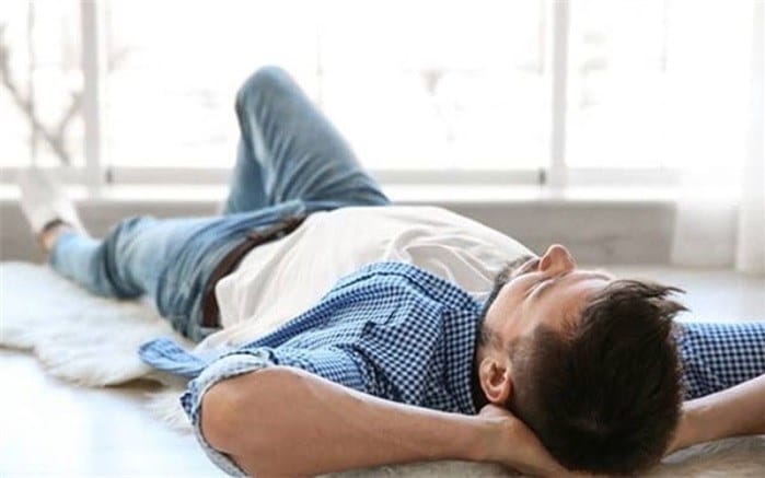 خوابیدن روی زمین بهتر است یا تشک های طبی؟ خوابیدن روی زمین بهتر است یا تشک های طبی؟