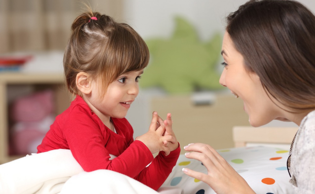 دلیل دیر حرف زدن کودک چیه؟ دلیل دیر حرف زدن کودک چیه؟