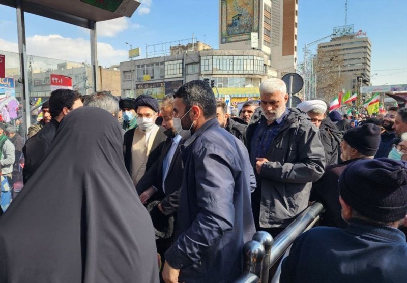 حضور فرزند رهبر معظم انقلاب در راهپیمایی ۲۲ بهمن + عکس حضور فرزند رهبر معظم انقلاب در راهپیمایی ۲۲ بهمن + عکس