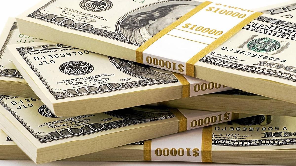 کمک ۵۰ هزار دلاری طالبان در کیسه پلاستیکی! + عکس