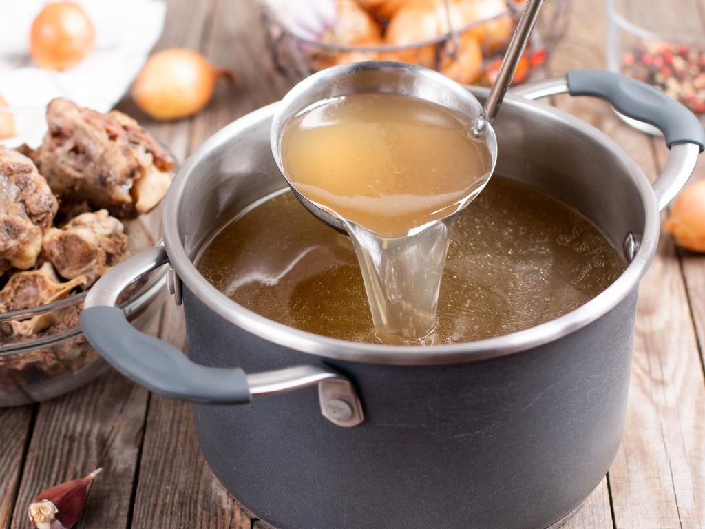 خواص آب قلم برای کمک به ترمیم پوست خواص آب قلم برای کمک به ترمیم پوست