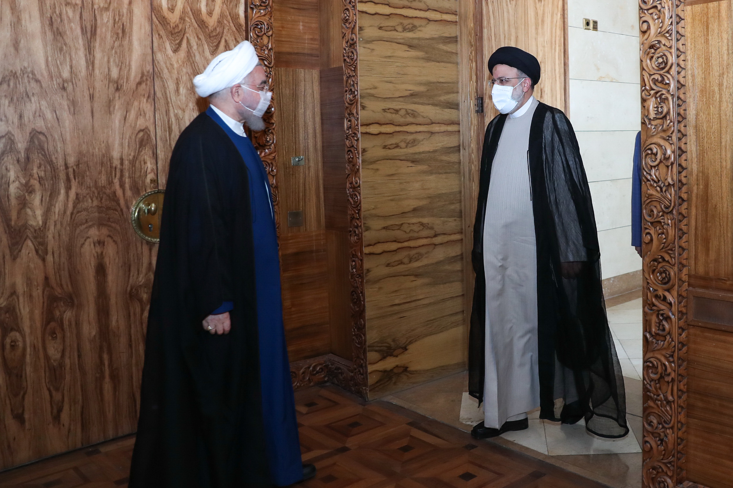 محمد مهاجری: آقای رییسی ۲-۳ ماه سوئیچ قطار پیشرفت را به روحانی بدهید محمد مهاجری: آقای رییسی ۲-۳ ماه سوئیچ قطار پیشرفت را به روحانی بدهید