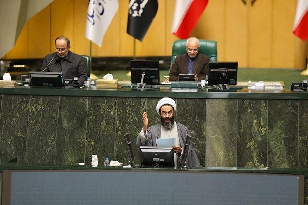 مازوت سوزی در اصفهان نفس کشیدن را دشوار کرده است مازوت سوزی در اصفهان نفس کشیدن را دشوار کرده است