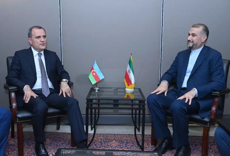 گفت و گوی امیرعبدللهیان با وزیر خارجه آذربایجان در مورد حادثه سفارت گفت و گوی امیرعبدللهیان با وزیر خارجه آذربایجان در مورد حادثه سفارت