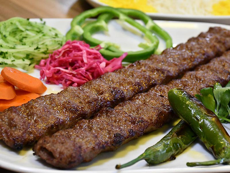 تاریخچه کباب کوبیده در تهران / وقتی قیمت هر پرس کوبیده با ۳ پرس غذا برابر بود + عکس تاریخچه کباب کوبیده در تهران / وقتی قیمت هر پرس کوبیده با ۳ پرس غذا برابر بود + عکس