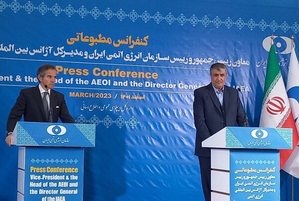 اسلامی: سفر گروسی پیامآور برقراری ارتباطات و روابط بین ایران و آژانس است / گروسی: انتظارات و توقعات از همکاری ما و ایران بسیار بالاست اسلامی: سفر گروسی پیامآور برقراری ارتباطات و روابط بین ایران و آژانس است / گروسی: انتظارات و توقعات از همکاری ما و ایران بسیار بالاست