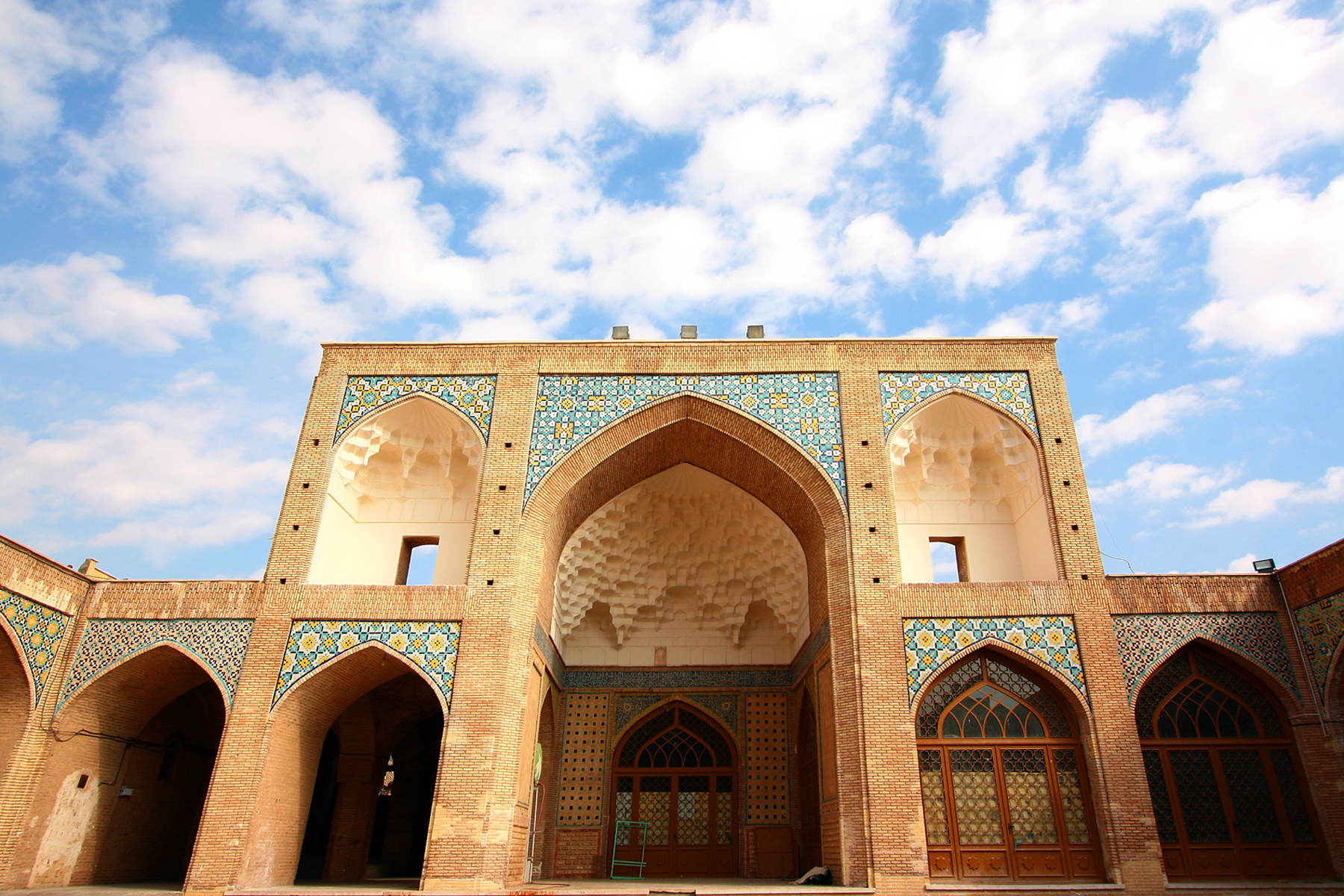 مساجد کمک نقدی ۱۰۰ میلیون تومانی می گیرند مساجد کمک نقدی ۱۰۰ میلیون تومانی می گیرند
