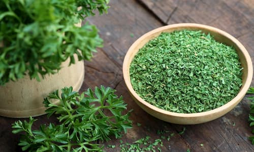 اسرار خانه داری؛ سبزی خشک یا فریزری کدامیک بهتر است؟ اسرار خانه داری؛ سبزی خشک یا فریزری کدامیک بهتر است؟