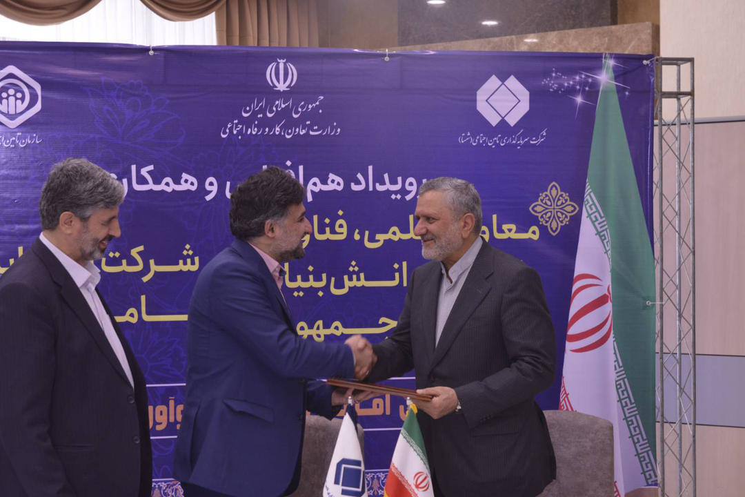 باید کالاهایی تولید کنیم که کشورهای همسایه با کامیون دلار به سوی ایران بیایند باید کالاهایی تولید کنیم که کشورهای همسایه با کامیون دلار به سوی ایران بیایند