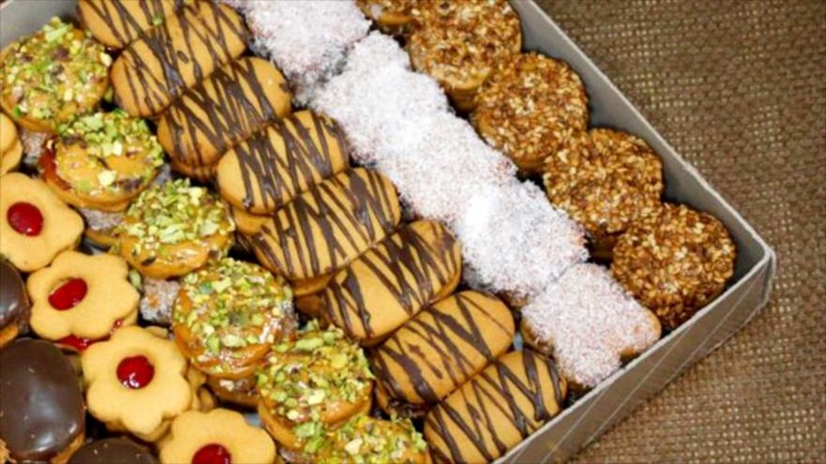 چه جوری تو خونه شیرینی برای عید بپزیم؟ + ۳ پیشنهاد راحت و ارزان چه جوری تو خونه شیرینی برای عید بپزیم؟ + ۳ پیشنهاد راحت و ارزان