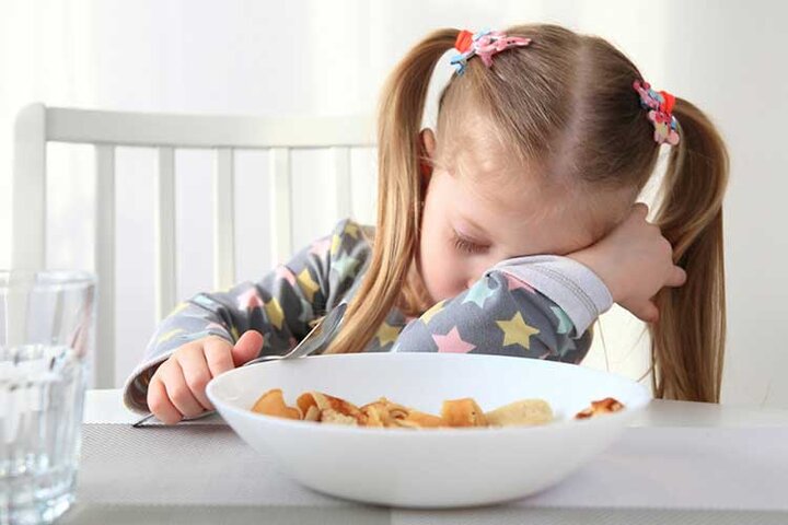 با کودکی که صبحانه نمی خورد چه کنیم؟ + راه حل با کودکی که صبحانه نمی خورد چه کنیم؟ + راه حل