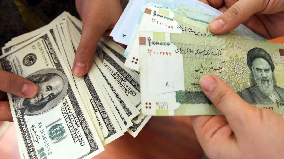 نرخ دلار امروز ۲۴ اسفند / قیمت دلار در مرکز مبادلات ثابت ماند نرخ دلار امروز ۲۴ اسفند / قیمت دلار در مرکز مبادلات ثابت ماند