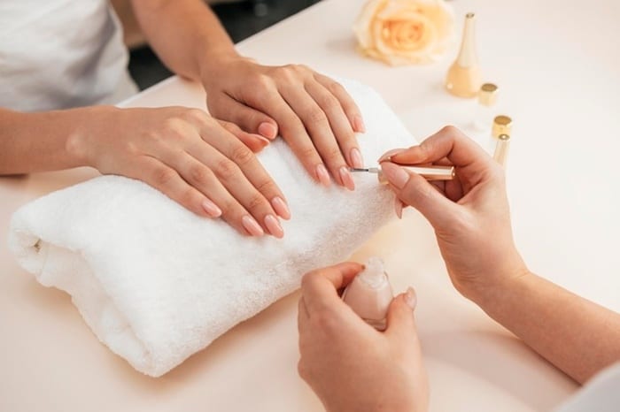 برای عید ناخن هایم را ژلیش کنم؟ / نکاتی درباره لاک ژل برای عید ناخن هایم را ژلیش کنم؟ / نکاتی درباره لاک ژل