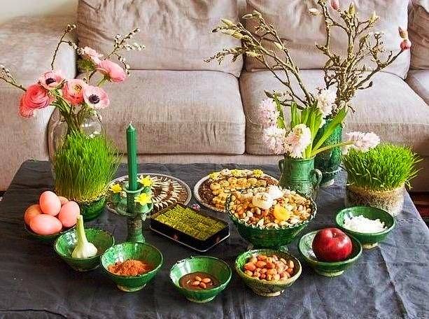 یک کدبانو در ایام عید از مهمانان خود اینگونه پذیرایی می کند یک کدبانو در ایام عید از مهمانان خود اینگونه پذیرایی می کند