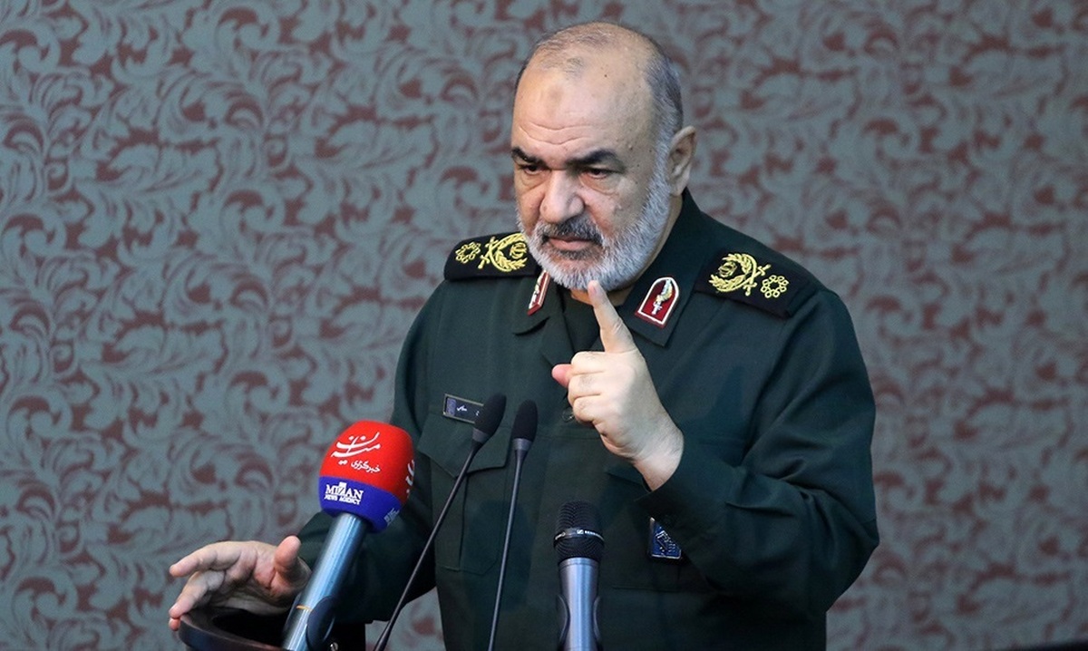 سرلشکر سلامی: امروز اروپا بهطور رسمی وارد جنگ غیرسخت با ما شده است سرلشکر سلامی: امروز اروپا بهطور رسمی وارد جنگ غیرسخت با ما شده است