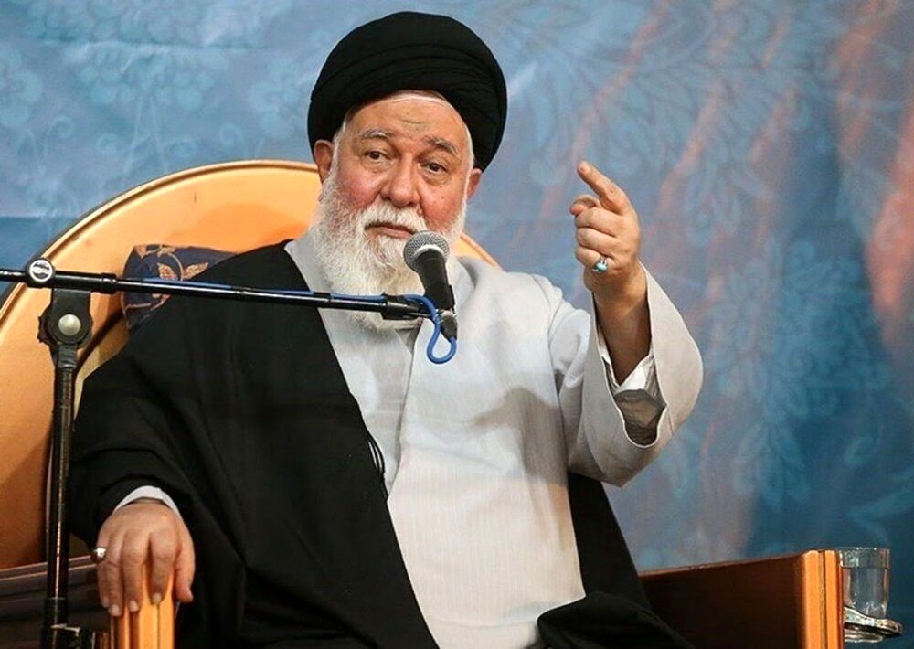 آیت الله علم الهدی: سودجویی از دلار، راهی برای بمباران معیشت مردم / کاهش ارزش پول ملی و ترویج بیبندوباری دو سلاح دشمن است آیت الله علم الهدی: سودجویی از دلار، راهی برای بمباران معیشت مردم / کاهش ارزش پول ملی و ترویج بیبندوباری دو سلاح دشمن است