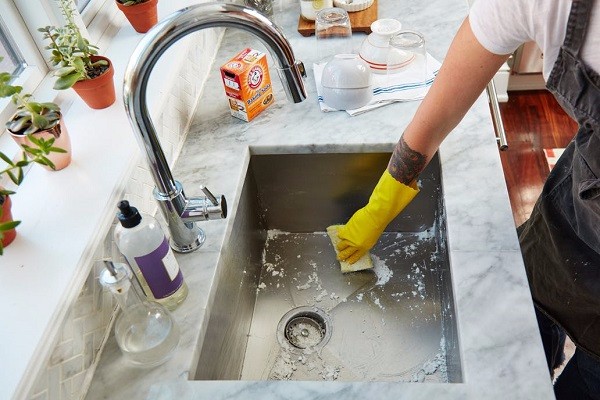 ترفندهایی برای شستن سینک چینی ترفندهایی برای شستن سینک چینی