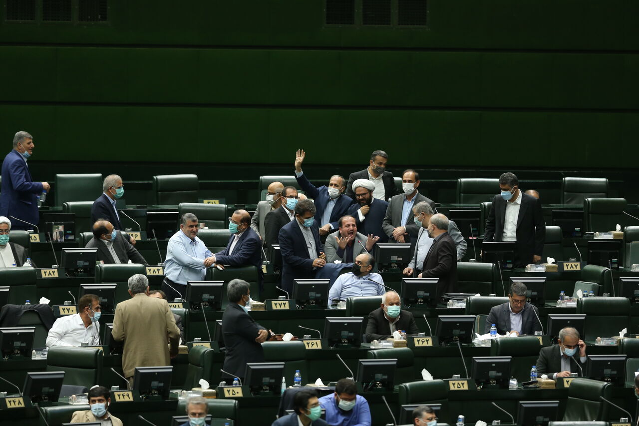 سهم دولت از درآمدهای نفتی در سال آینده تعیین شد / تعیین سقف منابع حاصل از صادرات نفت در سال ۱۴۰۲ سهم دولت از درآمدهای نفتی در سال آینده تعیین شد / تعیین سقف منابع حاصل از صادرات نفت در سال ۱۴۰۲