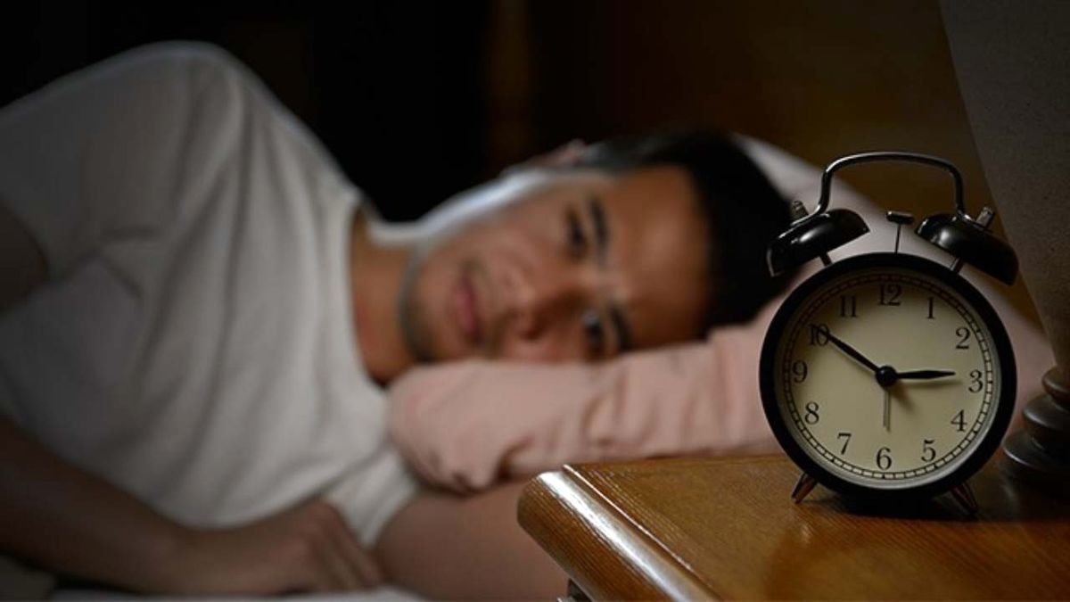 چرا نصف شب دچار بی خوابی می شیم؟ + راهکار چرا نصف شب دچار بی خوابی می شیم؟ + راهکار