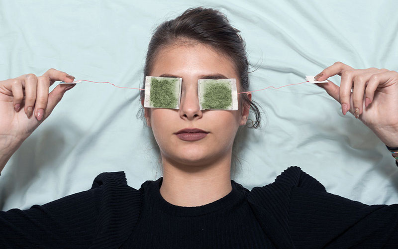 شستشوی چشم با چای درست است یا نه؟ شستشوی چشم با چای درست است یا نه؟