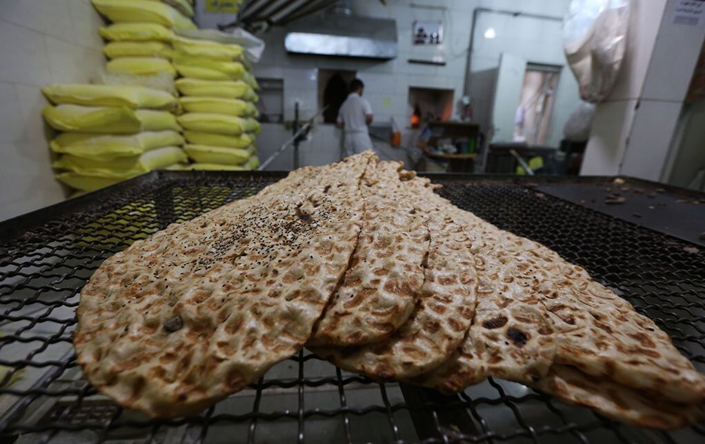 نانوایان آزادپز به استقبال گرانی رفتند نانوایان آزادپز به استقبال گرانی رفتند