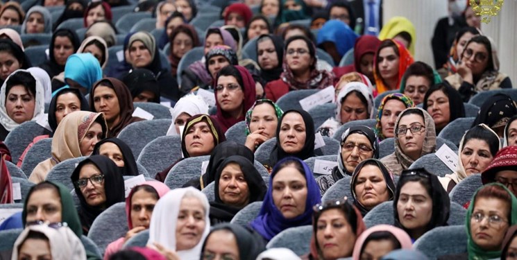 پوشیدن برقع اجباری نیست پوشیدن برقع اجباری نیست