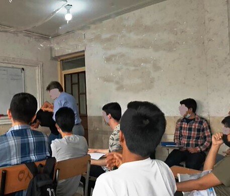تصاویر جنجالی ضرب و شتم عجیب دانشآموز توسط معلم تصاویر جنجالی ضرب و شتم عجیب دانشآموز توسط معلم