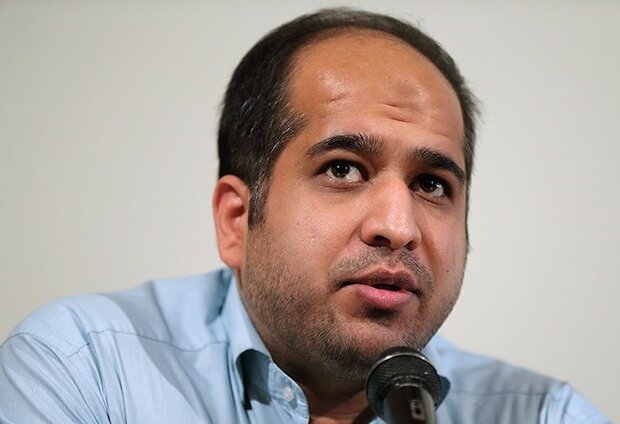 پیگیر ممنوعیت واردات آیفون هستیم؛ اما خودمان آیفون داریم! پیگیر ممنوعیت واردات آیفون هستیم؛ اما خودمان آیفون داریم!