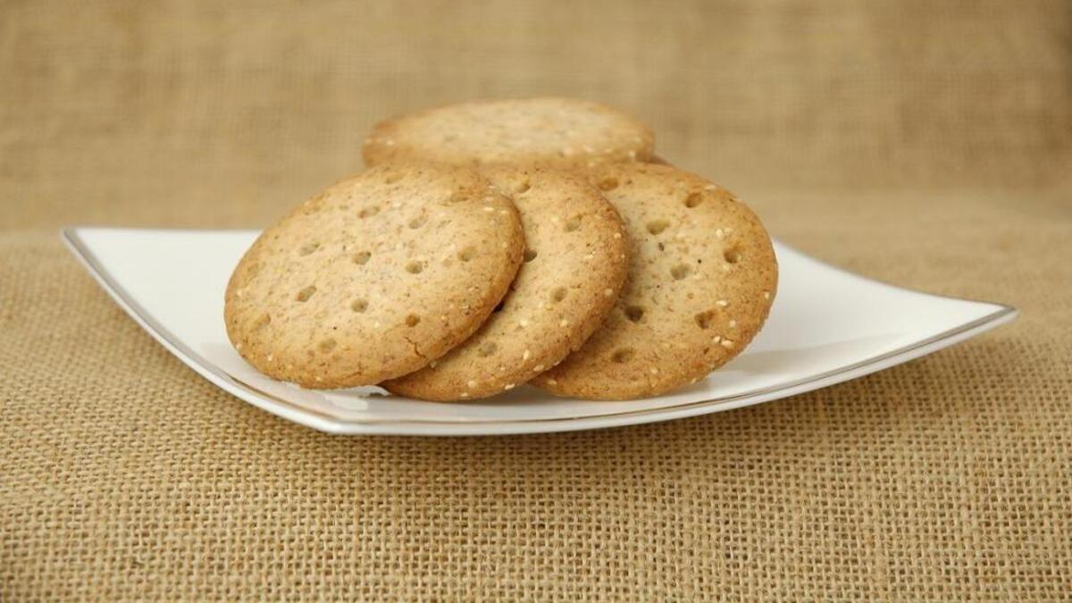 دستور پخت بیسکویت ساقه طلایی با آرد گندم دستور پخت بیسکویت ساقه طلایی با آرد گندم