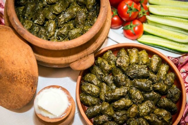ترفند عالی برای پیچیدن دلمه برگ مو + فیلم ترفند عالی برای پیچیدن دلمه برگ مو + فیلم