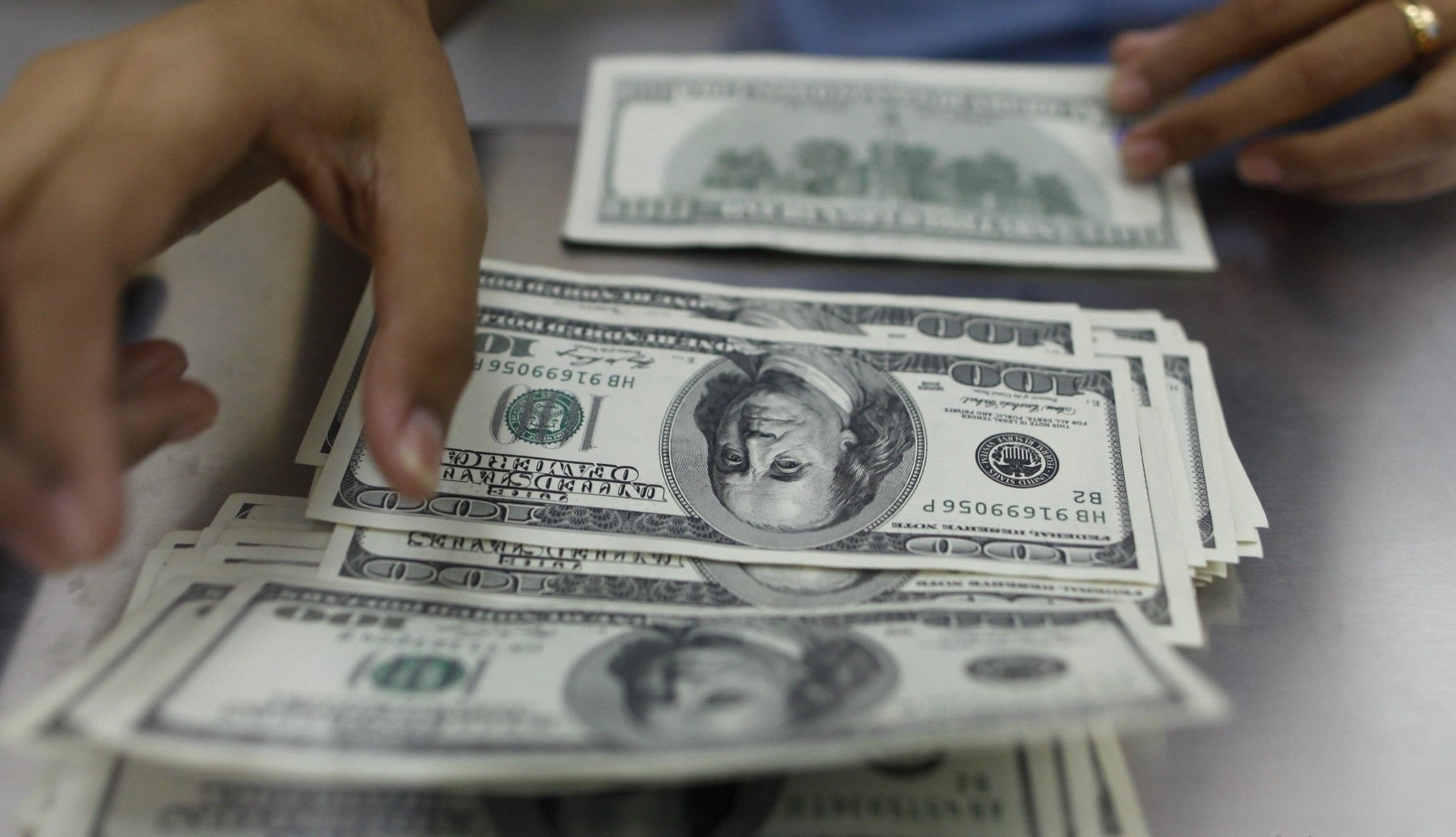 ثبات نسبی قیمت دلار در صرافی ها ثبات نسبی قیمت دلار در صرافی ها
