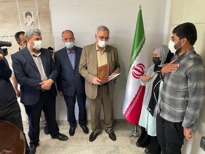 هدیه خاص رییسی به والدین چهارقلوهای سلماسی