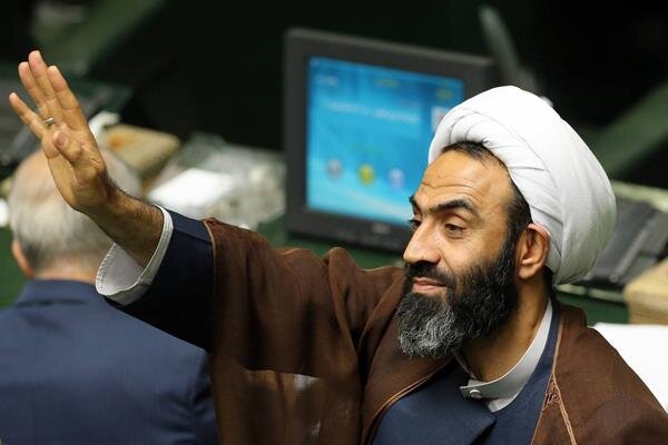 قانون نظارت بر اموال و سفرهای مسئولان برای تصویب مطرح می شود قانون نظارت بر اموال و سفرهای مسئولان برای تصویب مطرح می شود