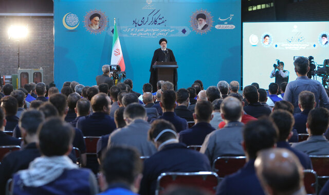 هیچ واحد تولیدی حق ندارد در پرداخت منظم حقوق کارگران تعلل کند هیچ واحد تولیدی حق ندارد در پرداخت منظم حقوق کارگران تعلل کند