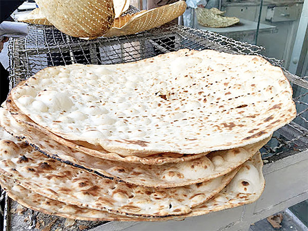 فروش کیلویی نان آغاز شد فروش کیلویی نان آغاز شد
