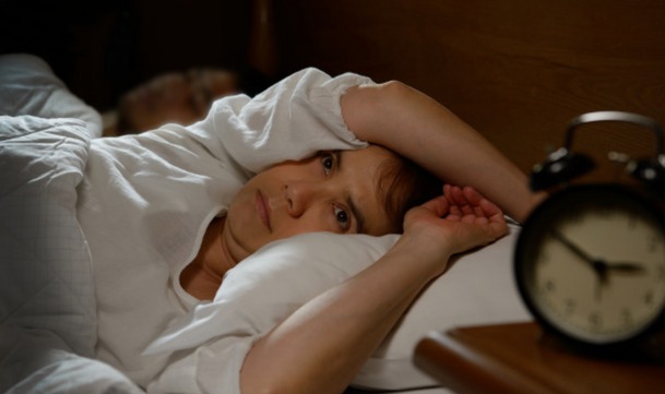 تکنیک رفع بی خوابی شبانه تنها در یک دقیقه تکنیک رفع بی خوابی شبانه تنها در یک دقیقه