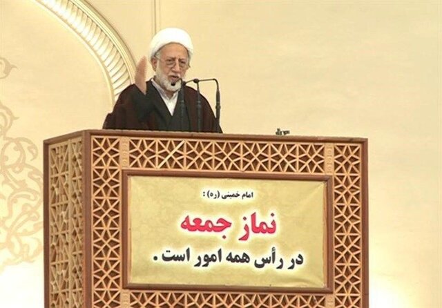 تعجب خبرنگاران خارجی از ساده زیستی امام خمینی (ره) تعجب خبرنگاران خارجی از ساده زیستی امام خمینی (ره)