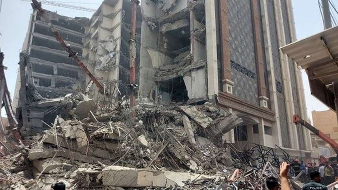 آواربرداری متروپل تا خارج سازی آخرین پیکر از زیر آوار ادامه دارد