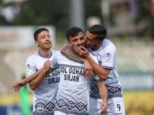 اصرار پرسپولیس به خریدن بازیکنی که عاشق استقلال است