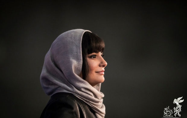 سلفی لیندا کیانی با مونالیزا / پاریس گردی خانم بازیگر