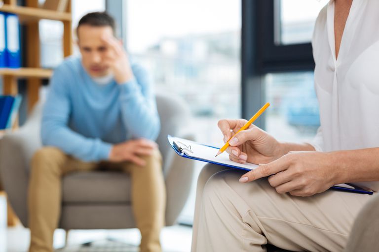 چه موقع به روانپزشک مراجعه کنیم؟ چه موقع به روانپزشک مراجعه کنیم؟