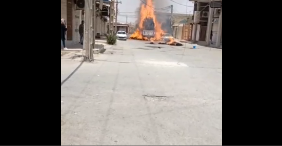 آتش گرفتن کامیون بر اثر برخورد با کابل برق + فیلم