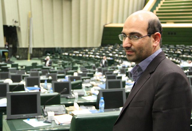وزیر کار علاوه بر دانش و تخصص انرژی جوانی داشته باشد وزیر کار علاوه بر دانش و تخصص انرژی جوانی داشته باشد