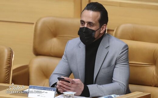 واکنش علی کریمی به خبر مهاجرت همیشگی + عکس