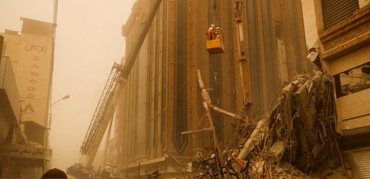 سقوط از طبقه هشتم متروپل + فیلم گفت‌وگو با نجات‌یافته