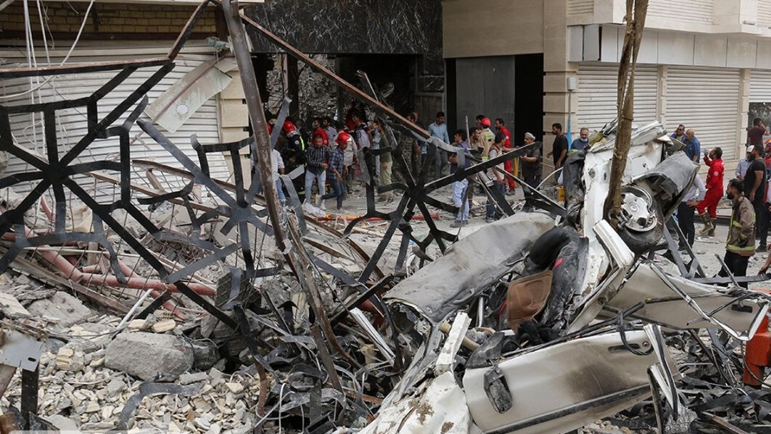 احتمالا ۷ نفر زیر آوار متروپل هستند