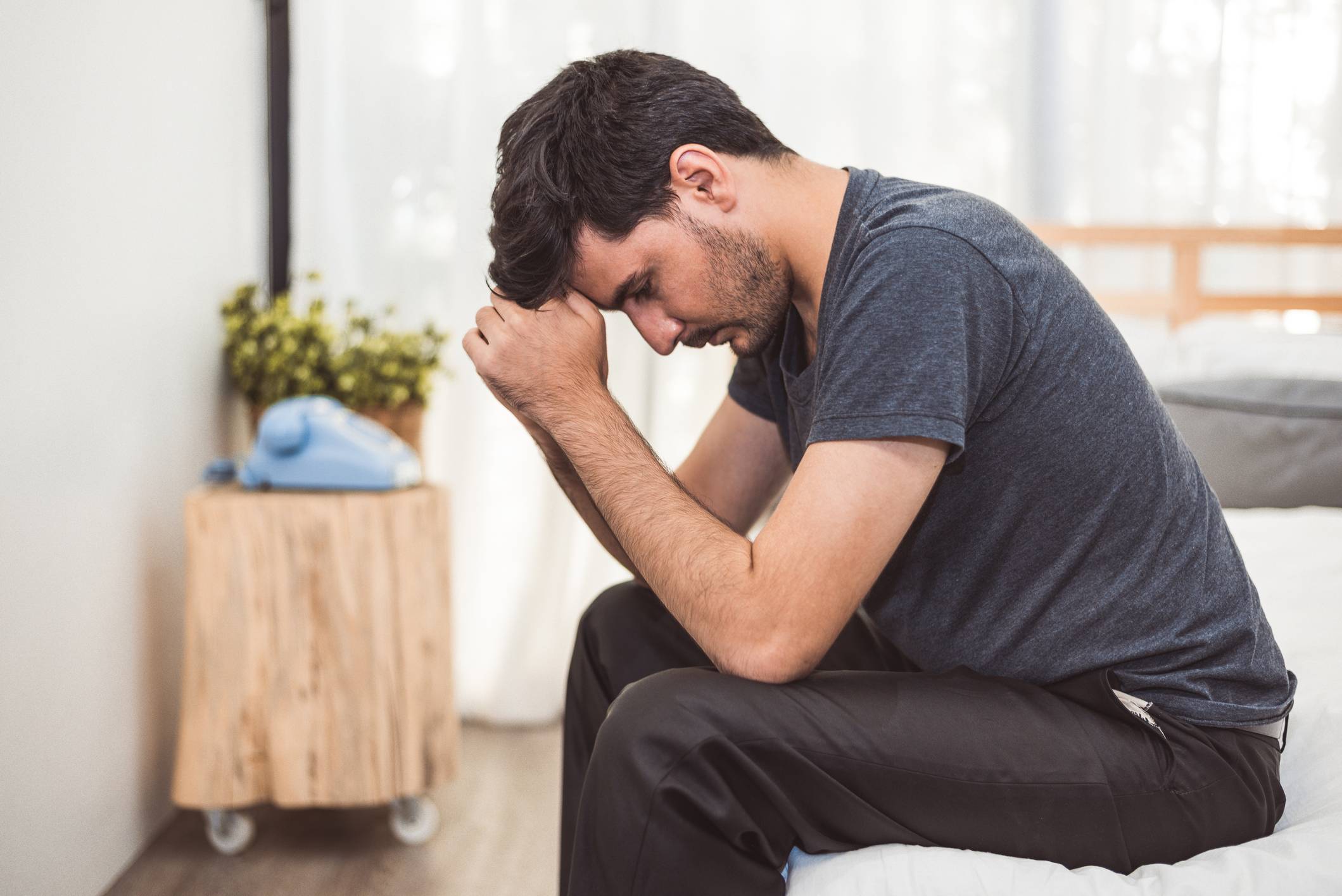 نشانه های دلتنگی مردان؛ این رفتار شوهرتو دریاب نشانه های دلتنگی مردان؛ این رفتار شوهرتو دریاب